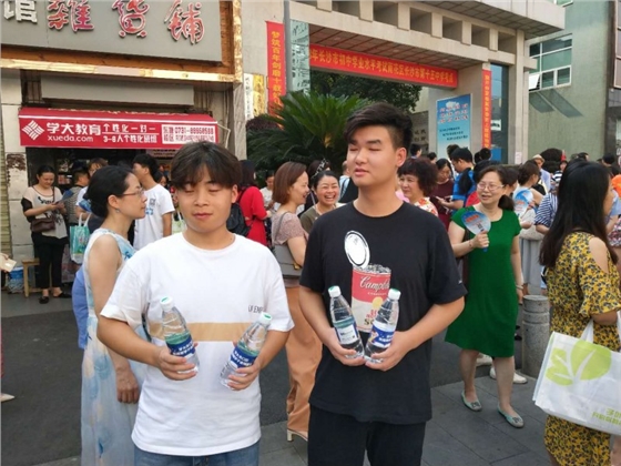 牙大夫中考送水